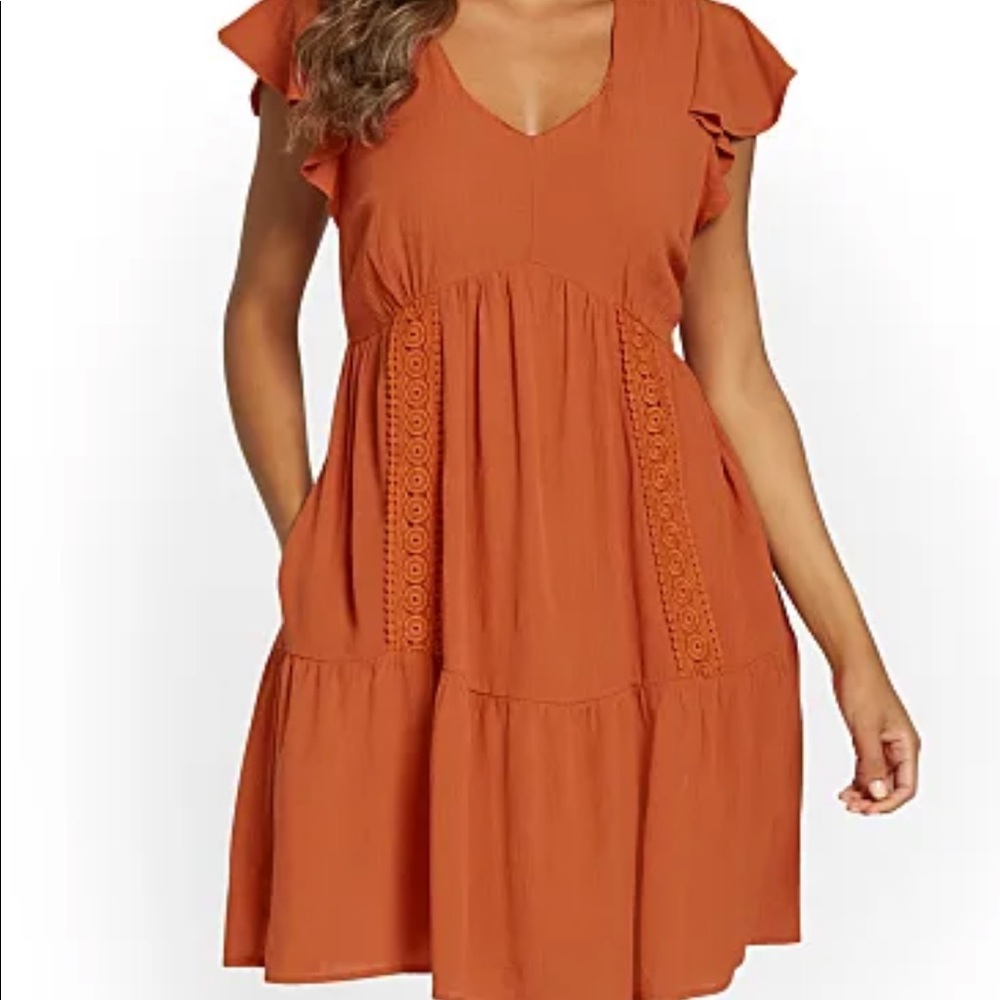 NY&CO LACE-ACCENT FLUTTER-SLEEVE